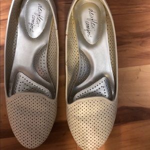 Deflex Comfort white loafers. Size 8 1/2